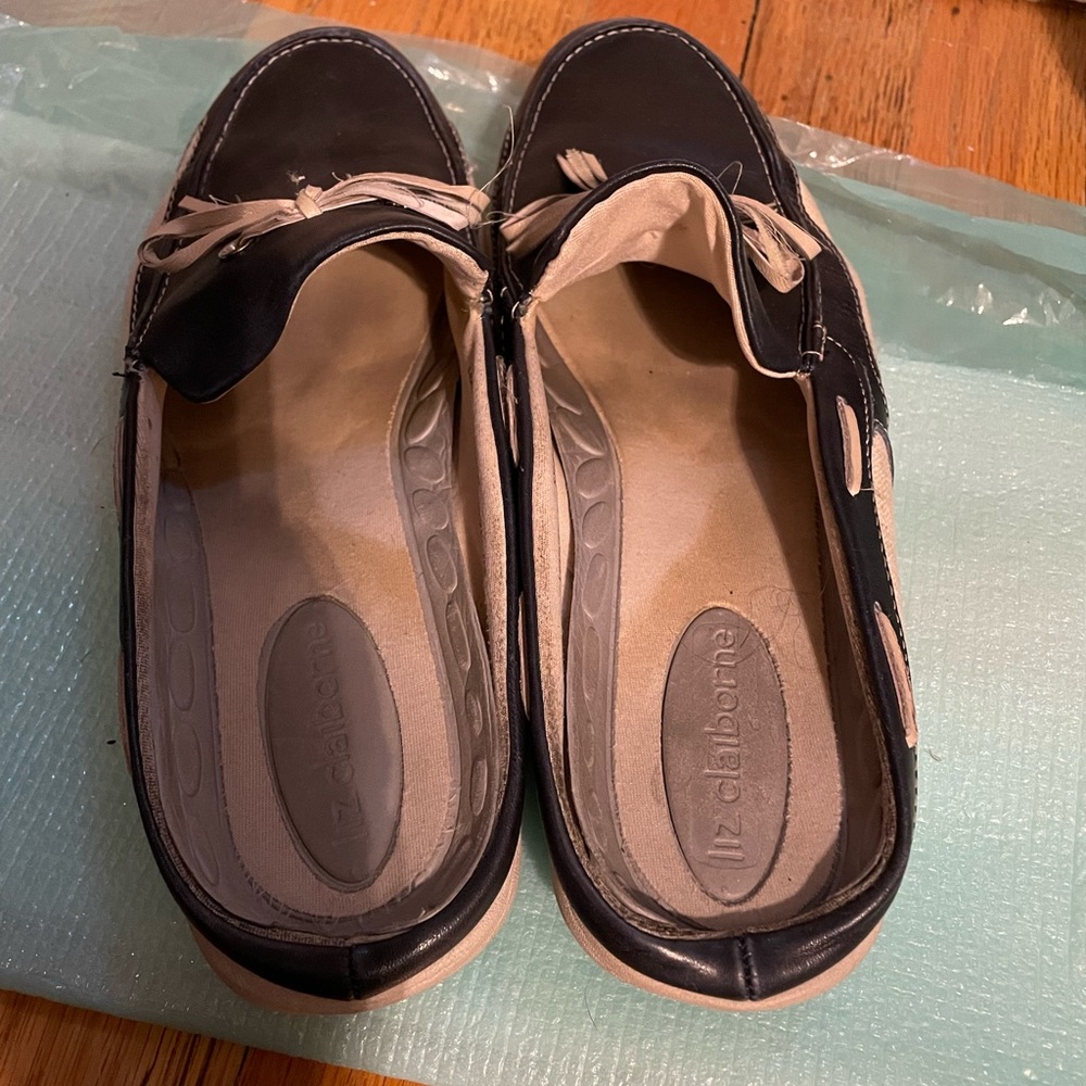 Liz Claiborne leather flats